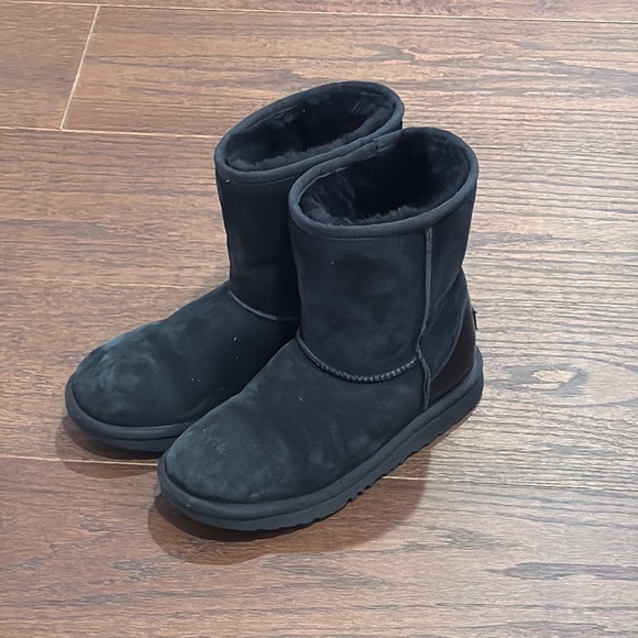 UGG Classic Black Boots Size 4 - Picture 1 of 6